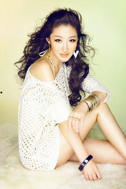 李依馨照片,光影交织下的美丽瞬间